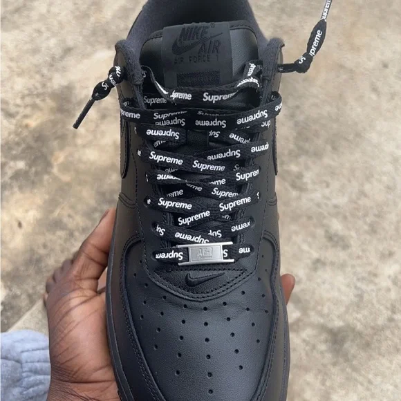 SUPREME/ NIKE AIR FORCE LOW BLACK SHOES SIZE 11
